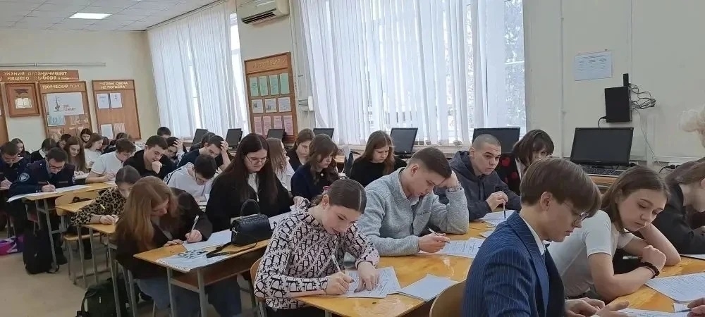  Школьники района продемонстрировали свои знания по русскому языку, об...