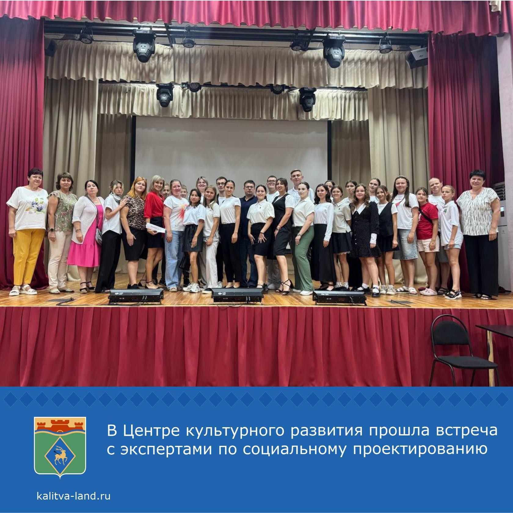  Директор патриотического ресурсного центра «Оплот» Антон Рябчевский и...