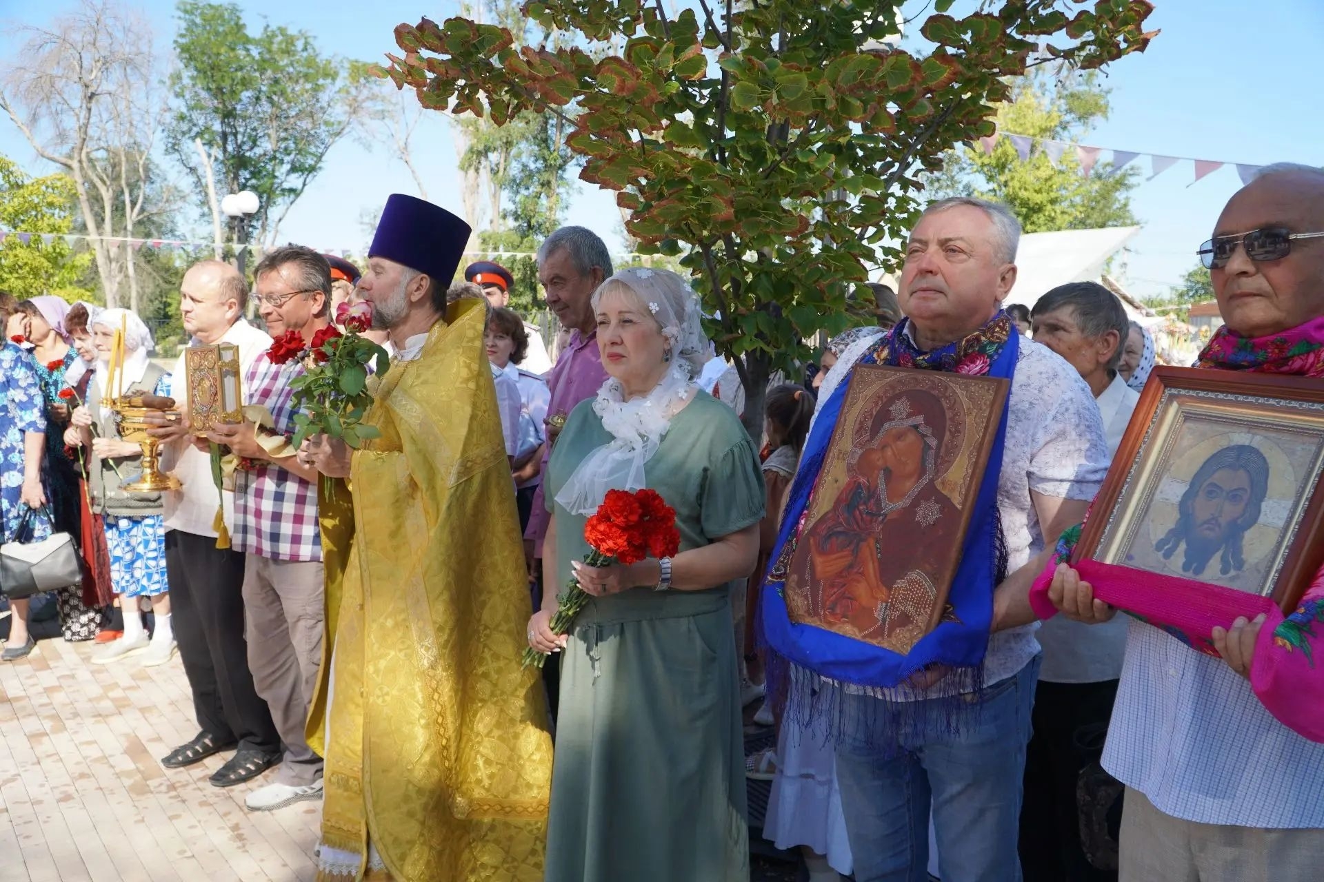 Сегодня исполнилось 273 года со дня рождения «вихорь-атамана» Матвея Ивановича Платова. В честь этой даты в нашем районе прошло торжественное мероприя...