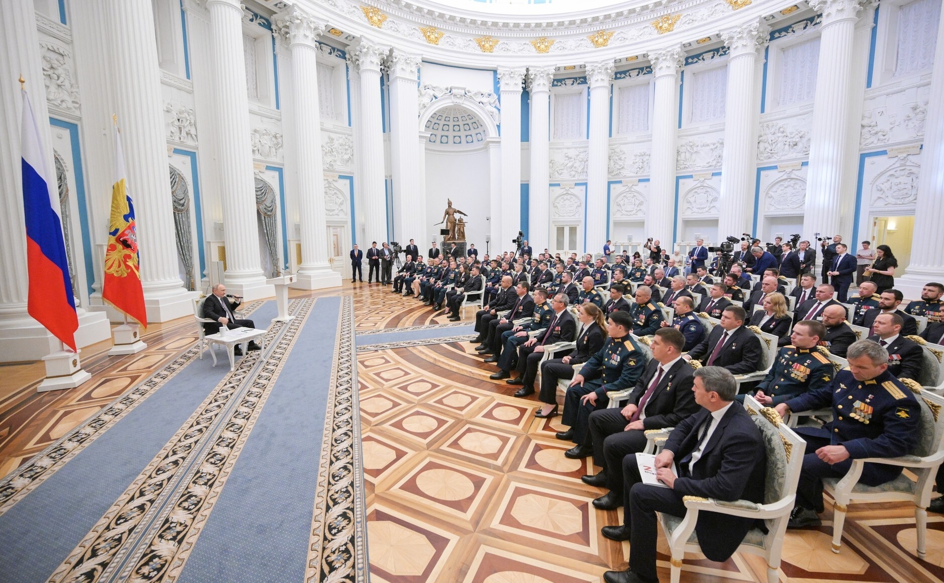 Владимир Путин встретился с выпускниками программы «Время героев».
