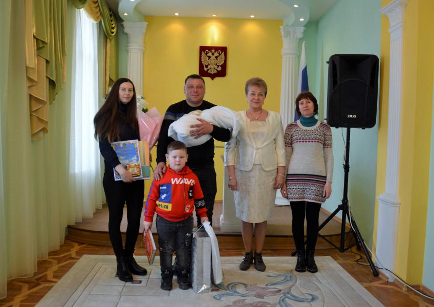 В день празднования 100-летия в Белокалитвинском районе состоялась торжественная церемония регистрации 100-го ребенка